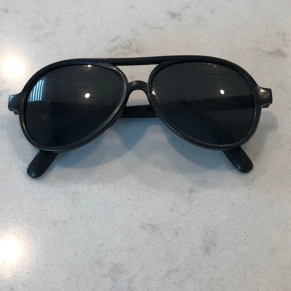 Classic Black Aviator Sunglasses